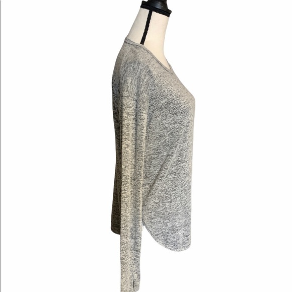 Athleta Women’s Pullover Gray Shirt Size Small - Picture 3 of 7